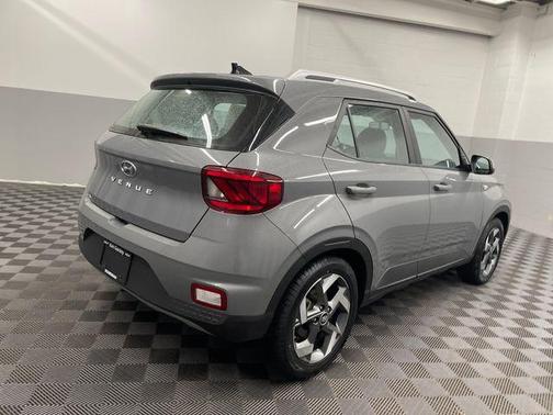 2022 Hyundai VENUE SEL
