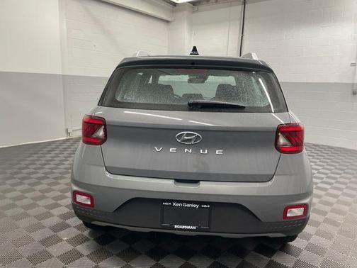 2022 Hyundai VENUE SEL