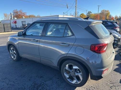 2022 Hyundai VENUE SEL