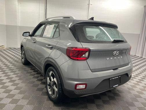 2022 Hyundai VENUE SEL