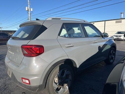 2022 Hyundai VENUE SEL