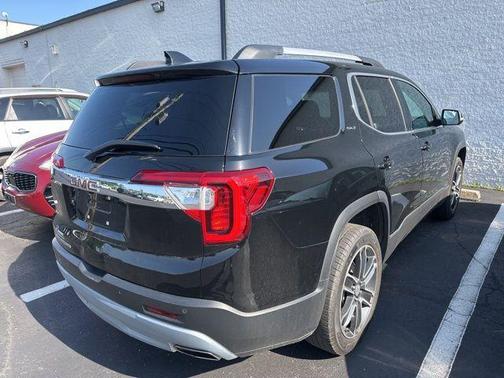 2022 GMC Acadia SLT