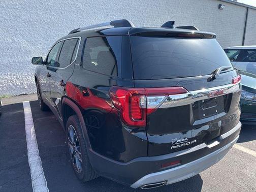 2022 GMC Acadia SLT