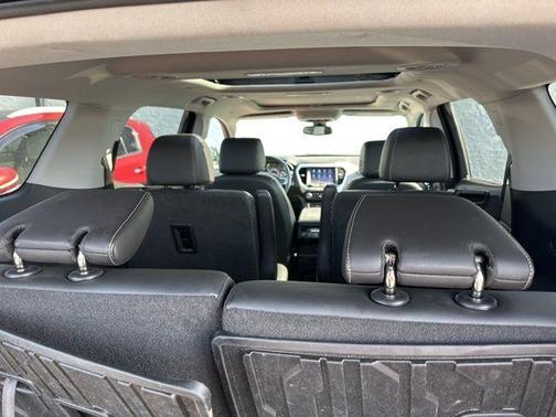 2022 GMC Acadia SLT