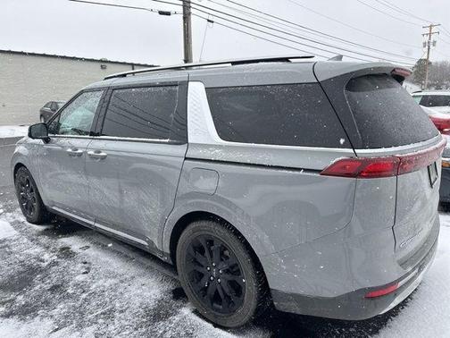 2022 Kia Carnival SX