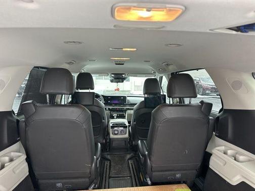 2022 Kia Carnival SX