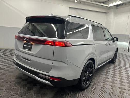 2022 Kia Carnival SX