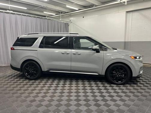 2022 Kia Carnival SX