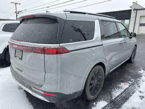 2022 Kia Carnival SX