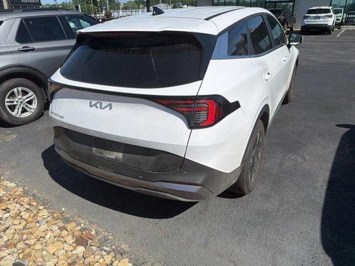 White Pearl 2026 Kia Sportage LX