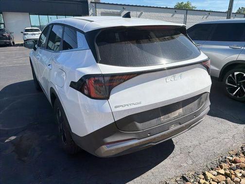 White Pearl 2026 Kia Sportage LX