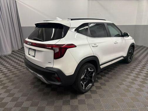 Snow White Pearl 2024 Kia Seltos SX