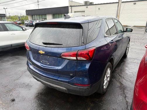 Blue Glow Metallic 2022 Chevrolet Equinox 1LT
