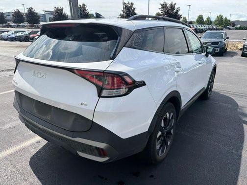 Glacial White Pearl 2024 Kia Sportage X-Line