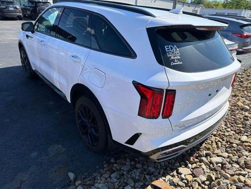 Glacial White Pearl 2023 Kia Sorento SX