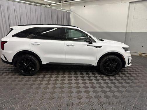 Glacial White Pearl 2023 Kia Sorento SX