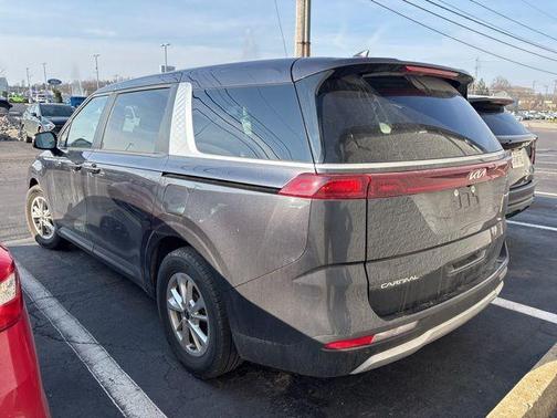 2024 Kia Carnival LX