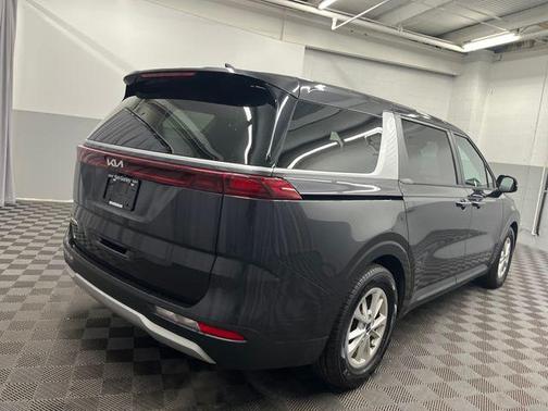 Metal 2024 Kia Carnival LX