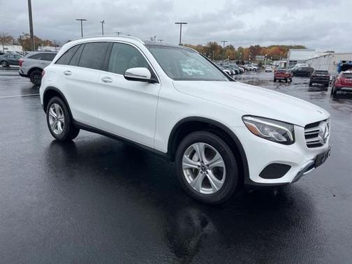 Photo 3 of 31 of 2018 Mercedes-Benz GLC 300 Base 4MATIC