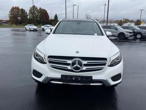 Photo 2 of 31 of 2018 Mercedes-Benz GLC 300 Base 4MATIC