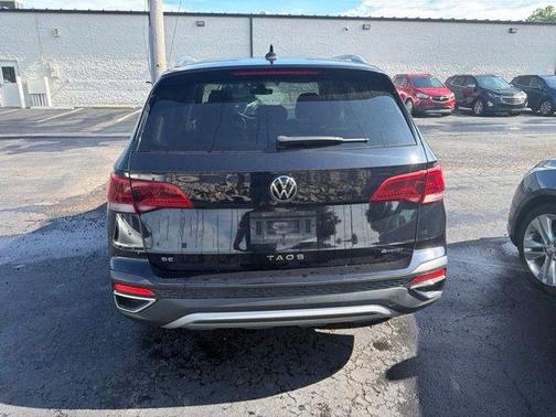 Deep Black Pearl Effect 2023 Volkswagen Taos 1.5T SE