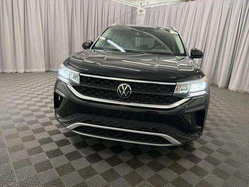 Deep Black Pearl Effect 2023 Volkswagen Taos 1.5T SE
