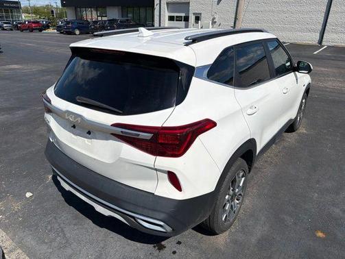 Snow White Pearl 2022 Kia Seltos EX