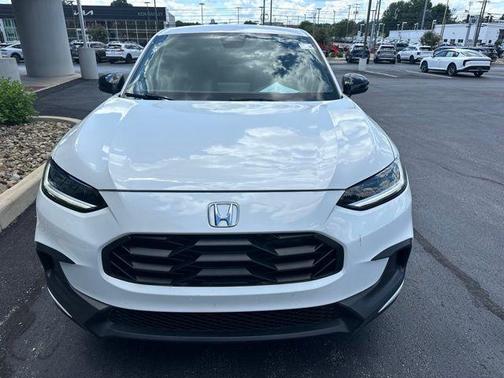 Platinum White Pearl 2024 Honda HR-V Sport