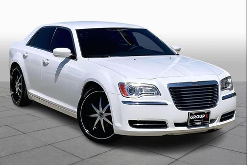 Ivory Tri-Coat Pearl 2013 Chrysler 300 S