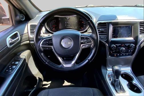 Granite Crystal Metallic Clearcoat 2021 Jeep Grand Cherokee Laredo