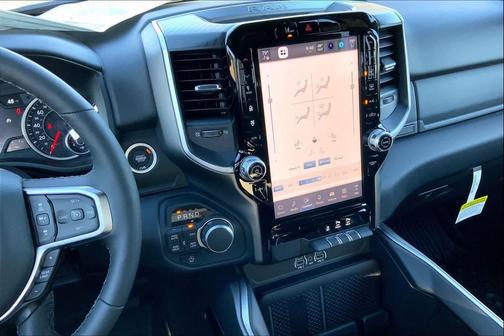 Bright White Clearcoat 2026 RAM 1500 Big Horn/Lone Star