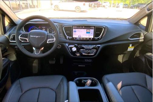 2025 Chrysler Pacifica L