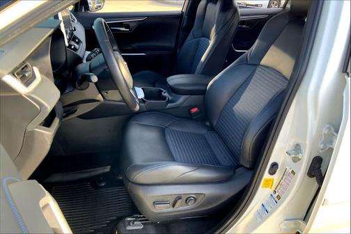 2022 Toyota RAV4 Hybrid SE