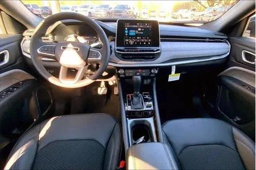 Diamond Black Crystal Pearlcoat 2026 Jeep Compass Latitude