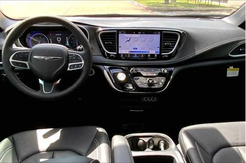 2025 Chrysler Pacifica L