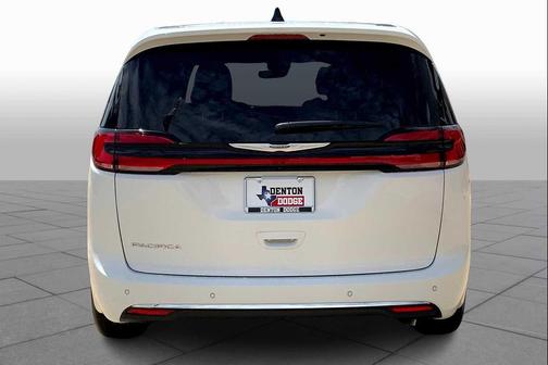 2025 Chrysler Pacifica L