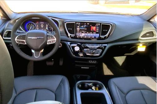 2025 Chrysler Pacifica L