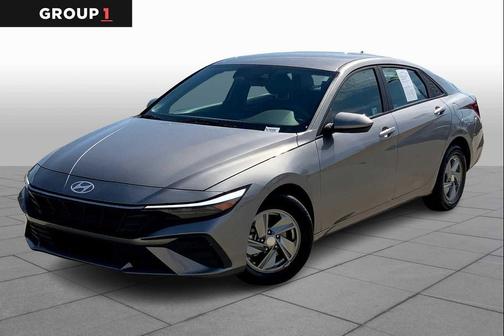 2024 Hyundai ELANTRA SE