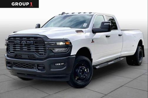 Bright White Clearcoat 2026 RAM 3500 Tradesman Crew Cab 4x4 8' Box