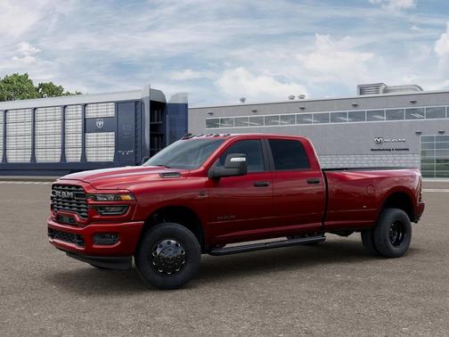 Molten Red Pearlcoat 2026 RAM 3500 Lone Star Crew Cab 4x4 8' Box