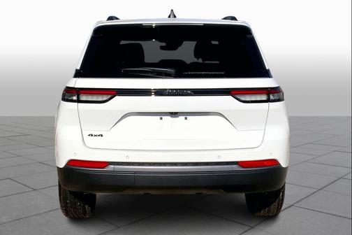 Bright White Clearcoat 2026 Jeep Grand Cherokee Altitude