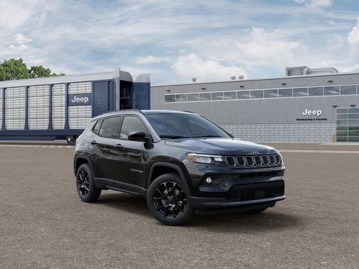 Diamond Black Crystal Pearlcoat 2026 Jeep Compass Latitude