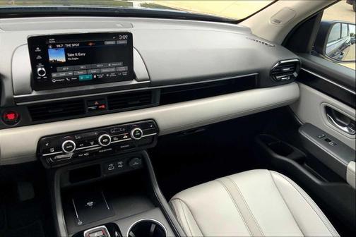 2025 Honda Pilot Touring 8-Passenger