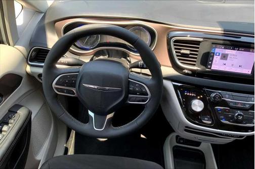 2024 Chrysler Voyager LX