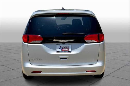 2024 Chrysler Voyager LX