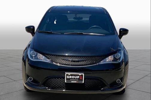 Brilliant Black Crystal Pearlcoat 2019 Chrysler Pacifica Touring Plus
