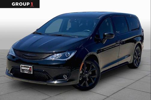 Brilliant Black Crystal Pearlcoat 2019 Chrysler Pacifica Touring Plus
