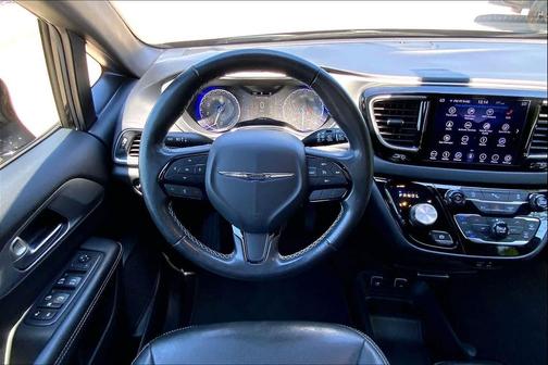 Brilliant Black Crystal Pearlcoat 2019 Chrysler Pacifica Touring Plus