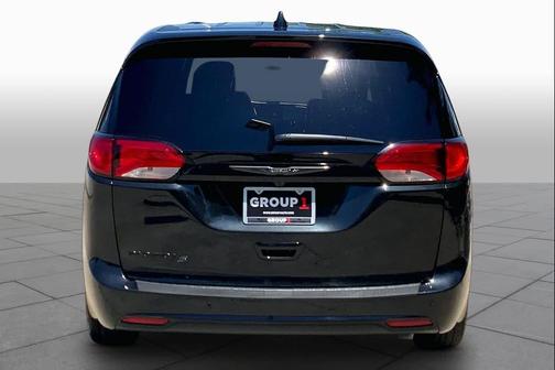 Brilliant Black Crystal Pearlcoat 2019 Chrysler Pacifica Touring Plus