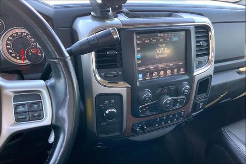 2017 RAM 3500 Laramie Crew Cab 4x4 6'4' Box